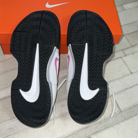 Nike women’s tennis shoes - Picture 12 of 14